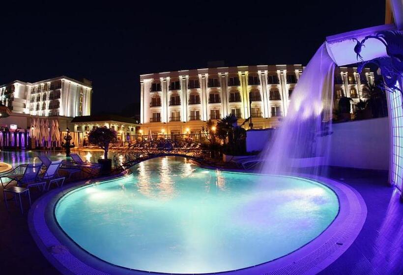 Rocks Hotel & Casino