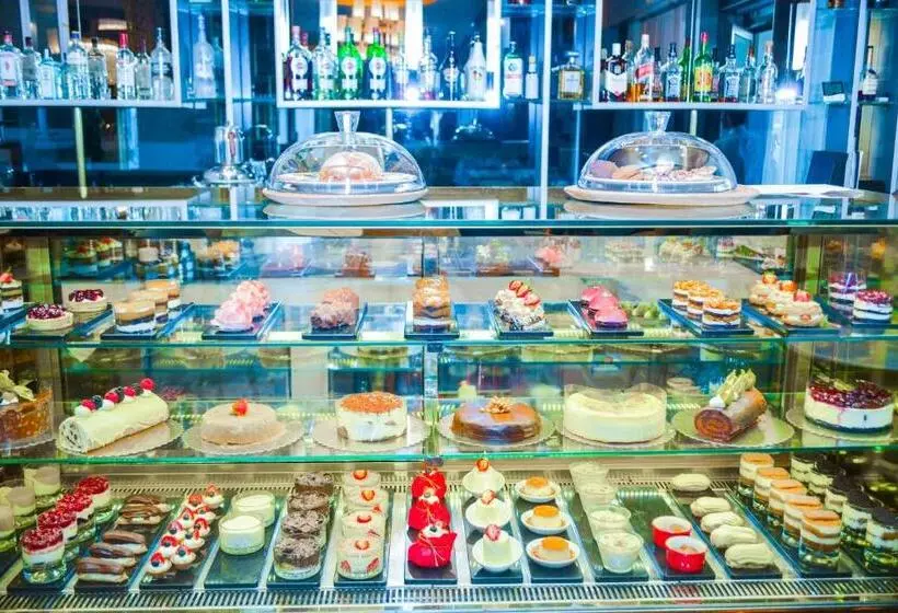 Rocks Hotel & Casino