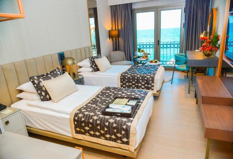 Rocks Hotel & Casino