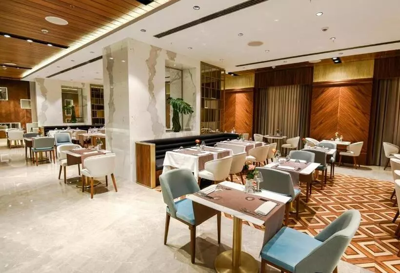 Rocks Hotel & Casino