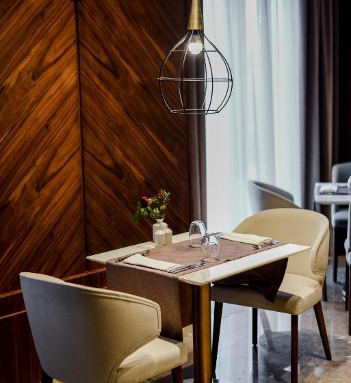 Rocks Hotel & Casino