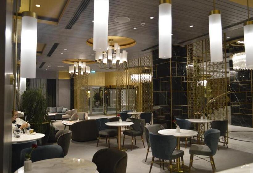 Rocks Hotel & Casino