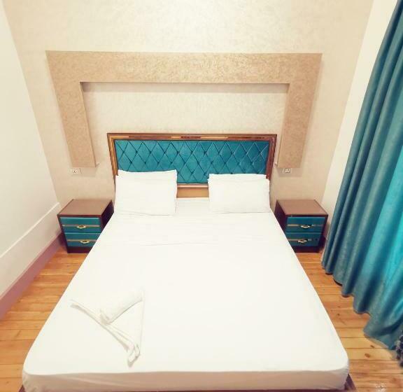 هاستل Golden Palace