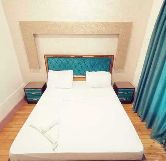 هاستل Golden Palace