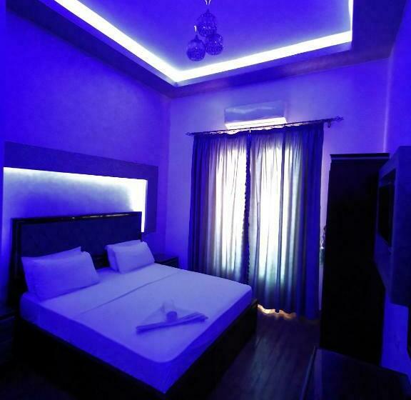 هاستل Golden Palace