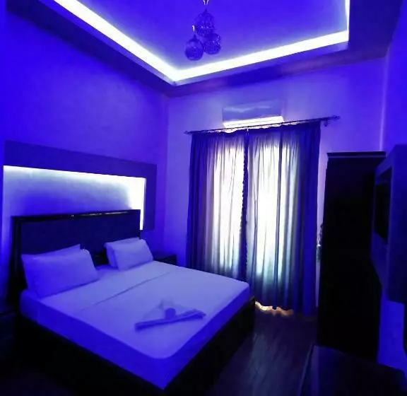 هاستل Golden Palace