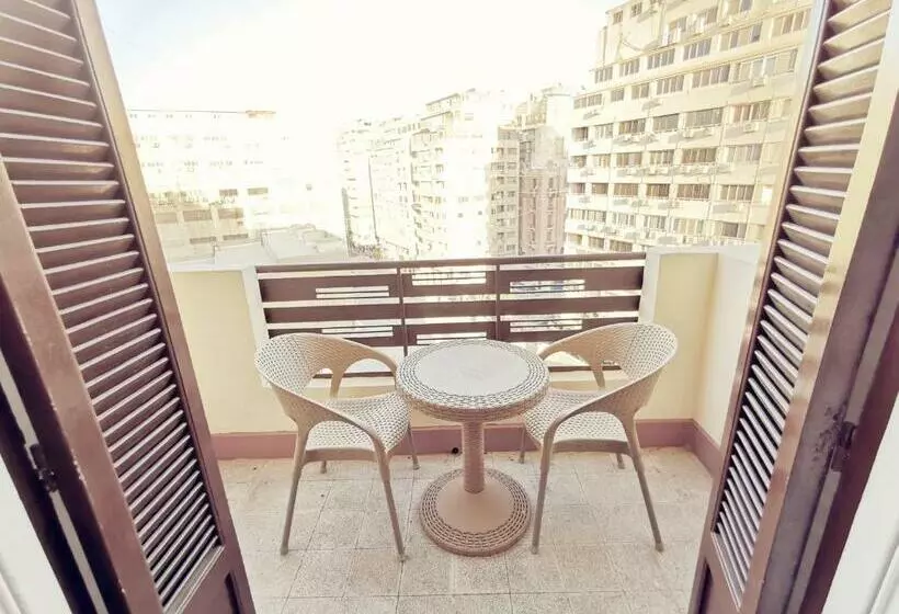 هاستل Golden Palace