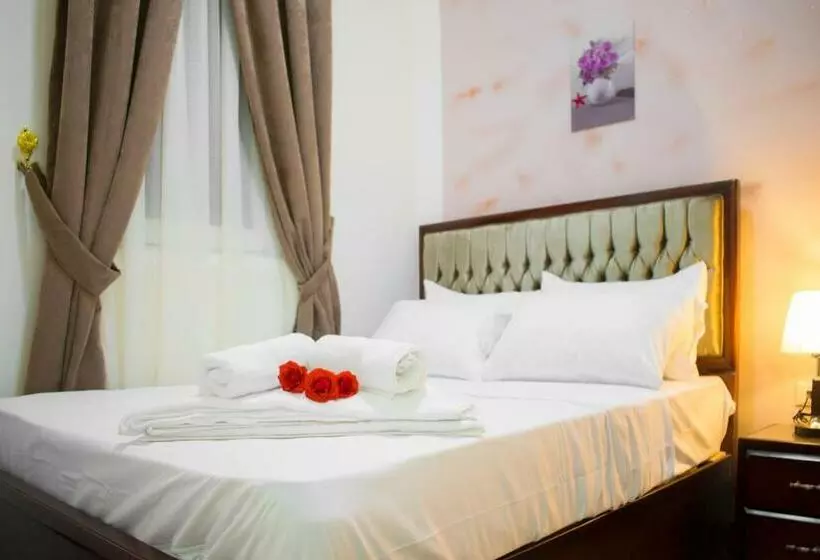 هاستل Golden Palace