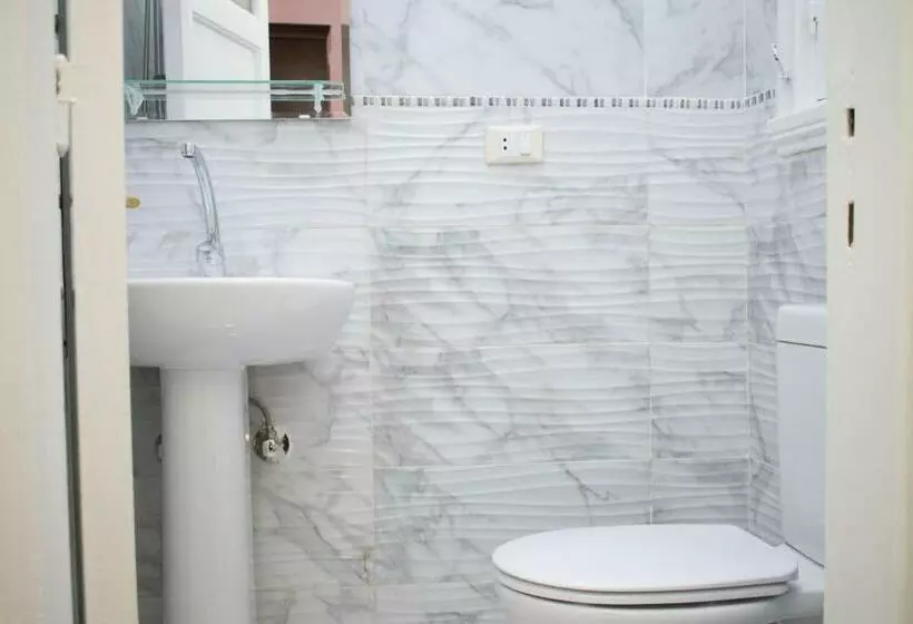 هاستل Golden Palace