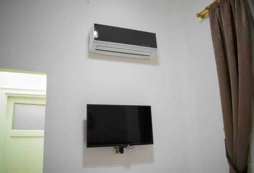 هاستل Golden Palace