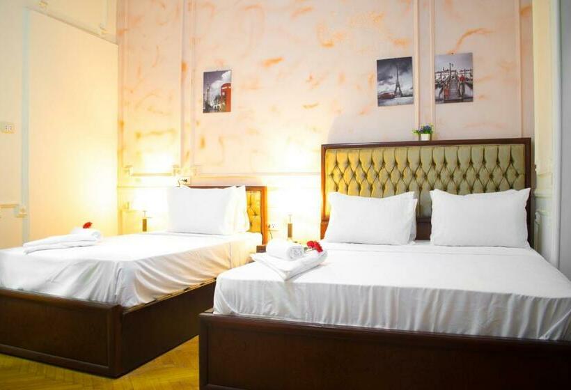 هاستل Golden Palace