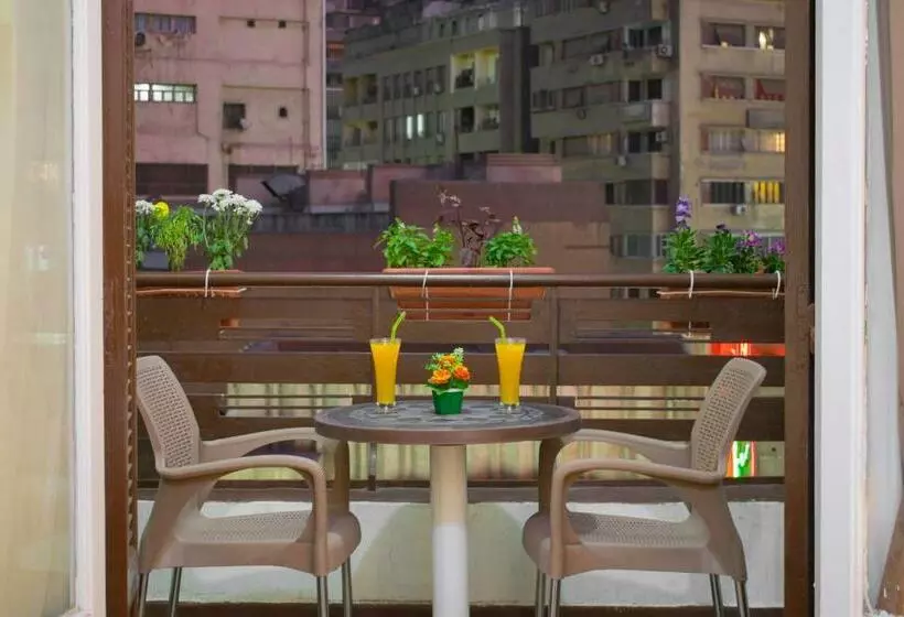 هاستل Golden Palace