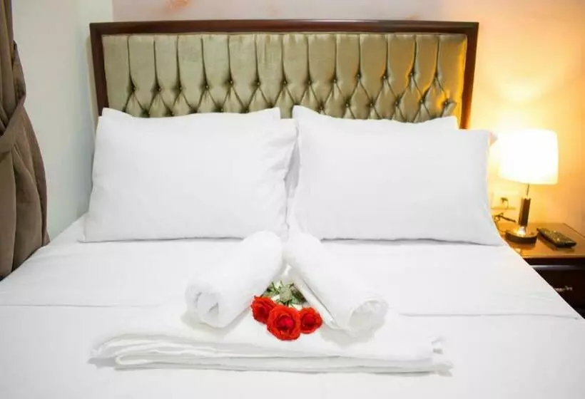 هاستل Golden Palace