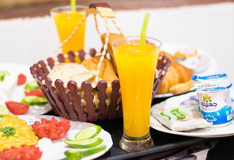 هاستل Golden Palace