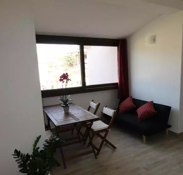 تختخواب و صبحانه Guest House Ajo  A Mulinu