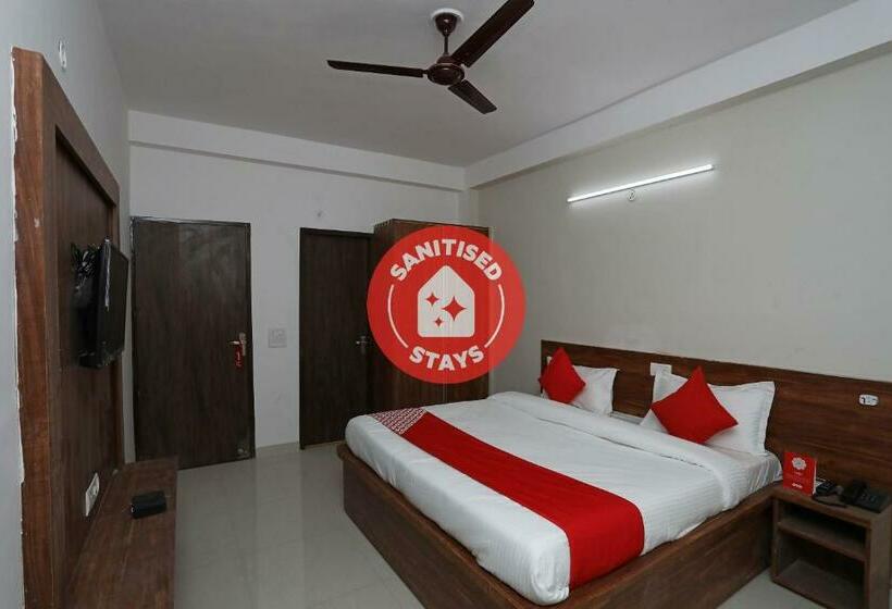 בית מלון כפרי Oyo 38577 4 Fingures Inn