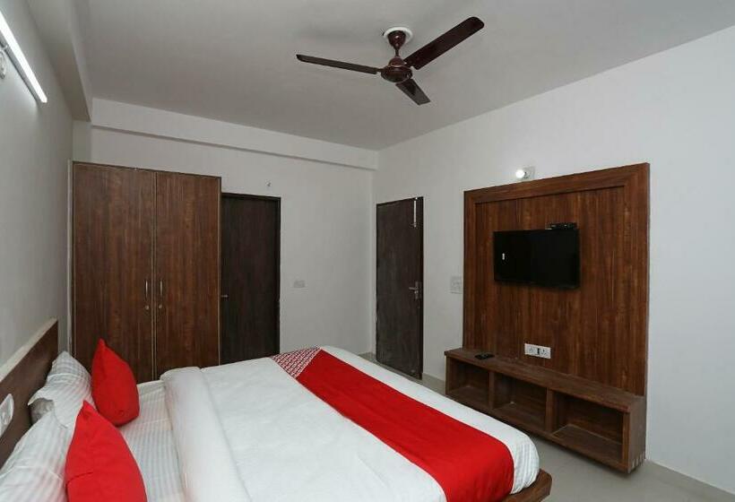 בית מלון כפרי Oyo 38577 4 Fingures Inn