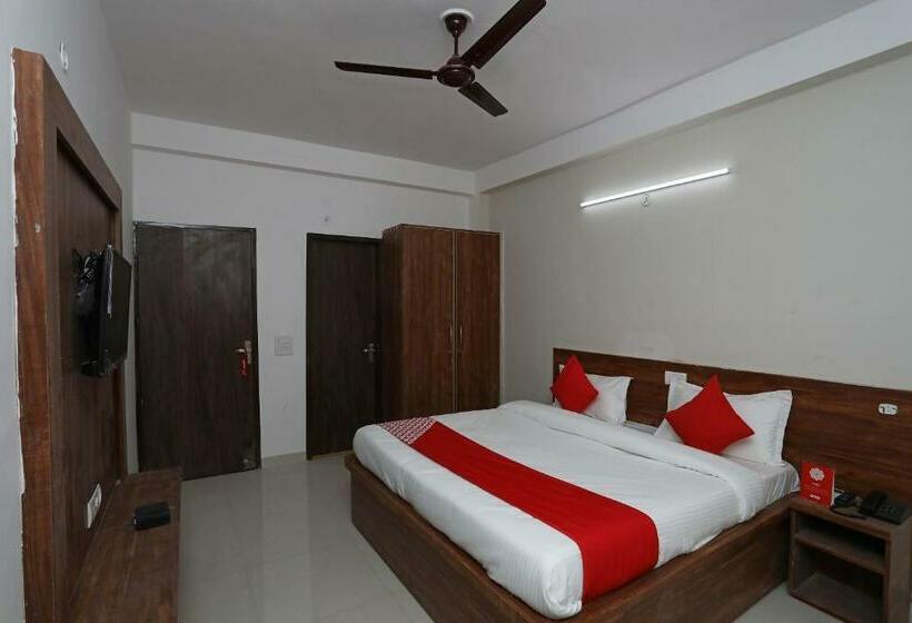 בית מלון כפרי Oyo 38577 4 Fingures Inn