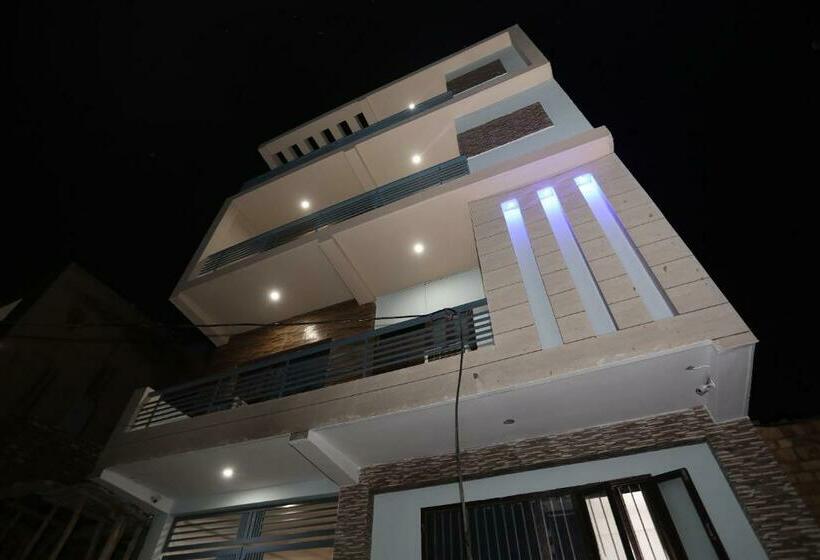 בית מלון כפרי Oyo 38577 4 Fingures Inn