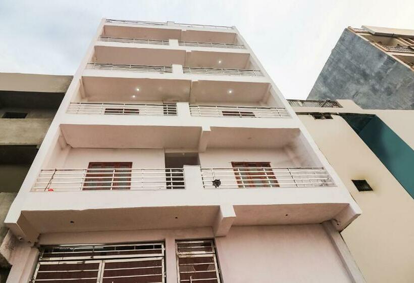 Hotel Oyo 62177 Lovely Inn