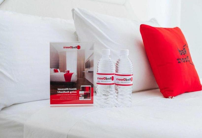 בית מלון כפרי Reddoorz Plus Near Deli Park Mall Medan