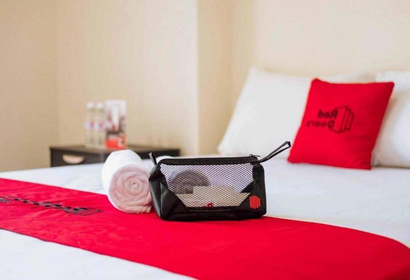 בית מלון כפרי Reddoorz Plus Near Deli Park Mall Medan