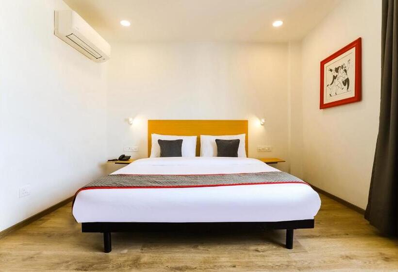 בית מלון כפרי Townhouse Prithvi Resort Near Phoenix Palassio