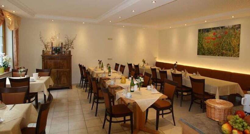 ユースホステル Weingut Gästehaus Derkum