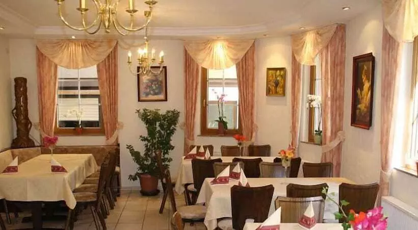 Retkeilymaja Weingut Gästehaus Derkum