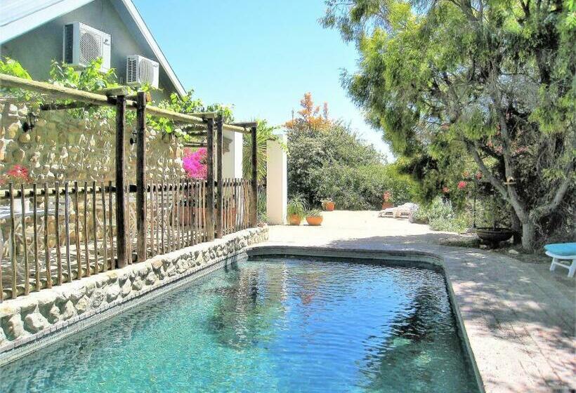 مبيت وإفطار Karoo Lodge