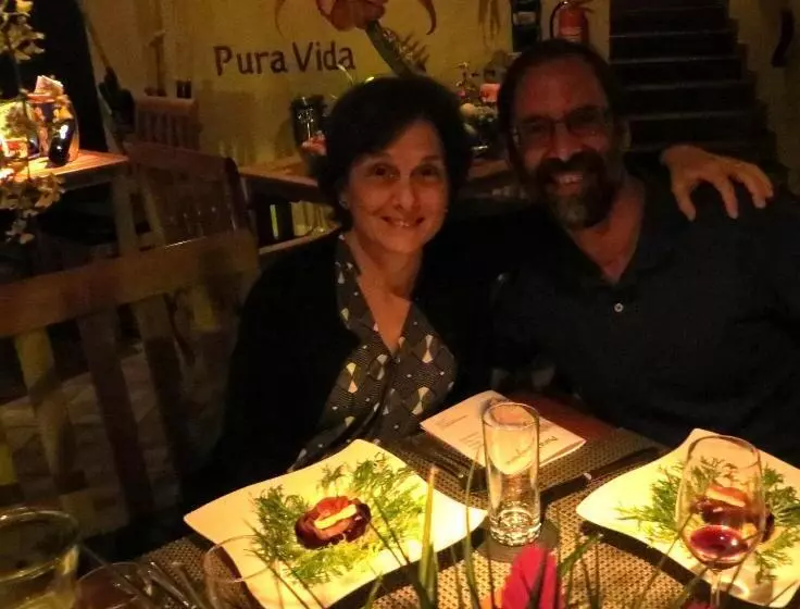 تختخواب و صبحانه Pura Vida