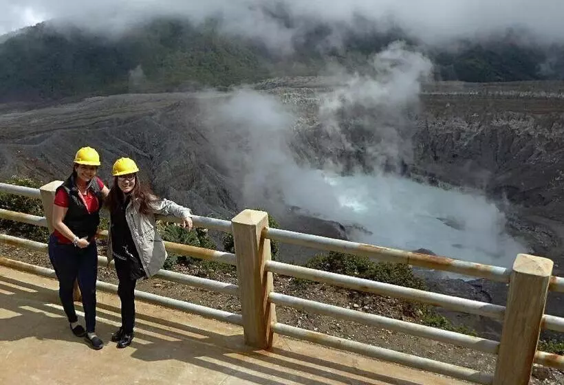 تختخواب و صبحانه Pura Vida