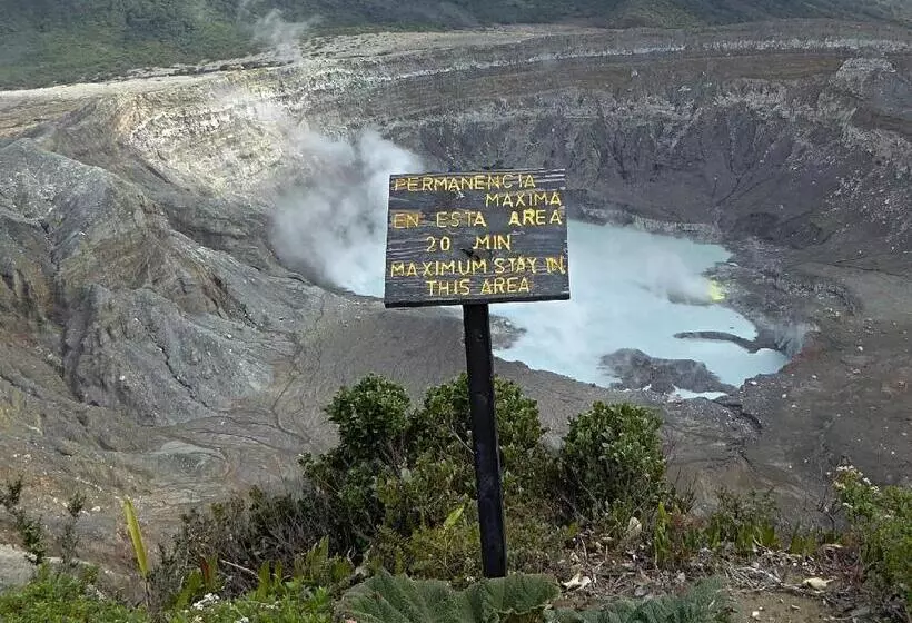 تختخواب و صبحانه Pura Vida