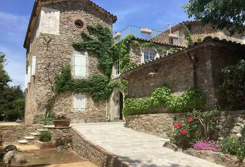 Hotelli Logis Hôtel Restaurant Le Pradinas