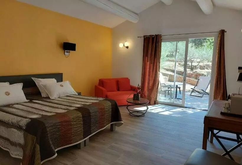 Hotelli Logis Hôtel Restaurant Le Pradinas