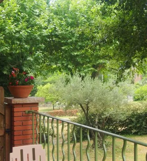 Hotelli Logis Hôtel Restaurant Le Pradinas