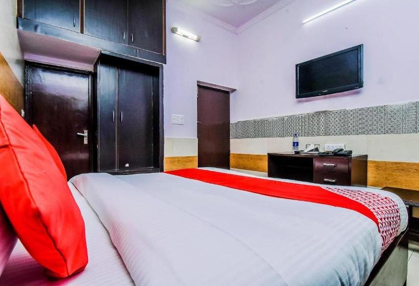 Hotel Oyo 18598 Satya Palace