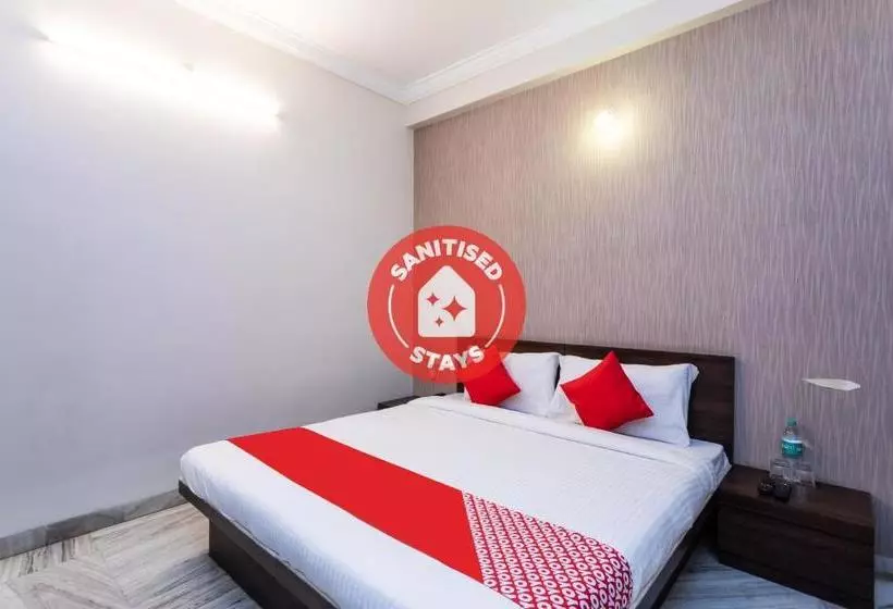 ホテル Oyo 28226  Soumya Inn