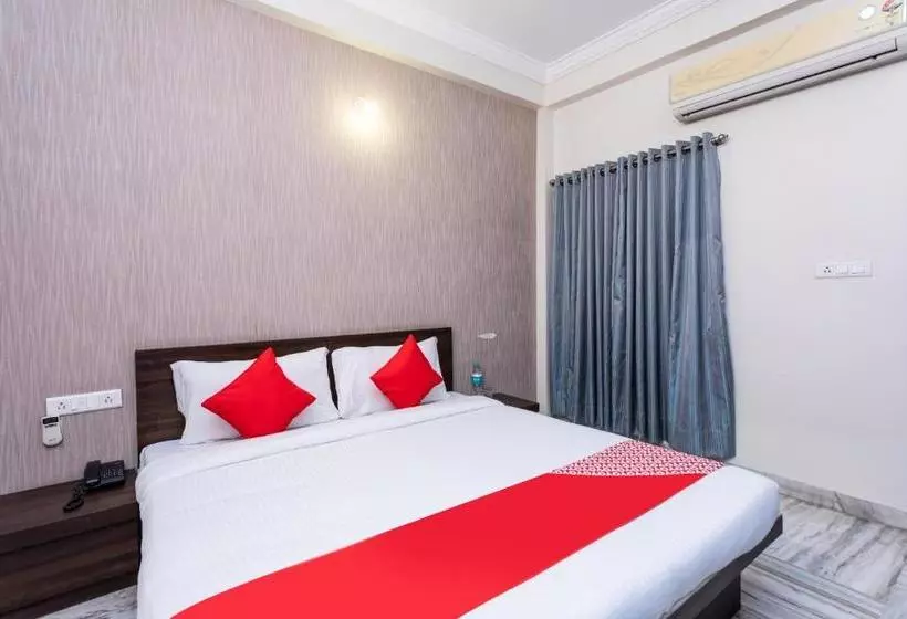 ホテル Oyo 28226  Soumya Inn
