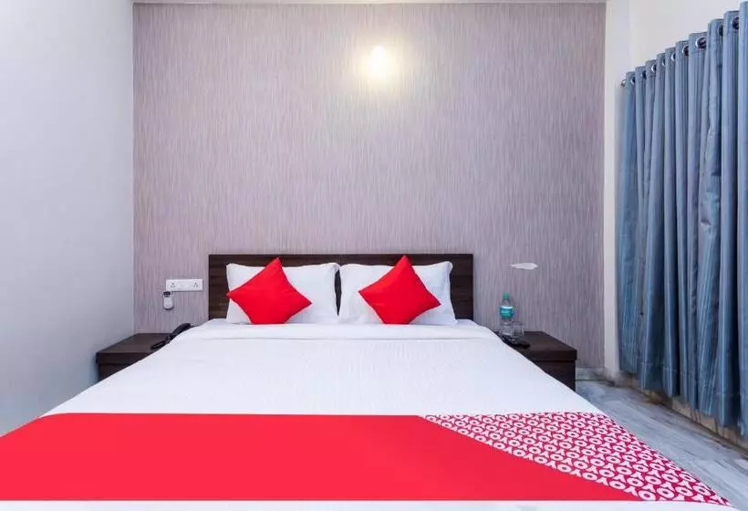 ホテル Oyo 28226  Soumya Inn