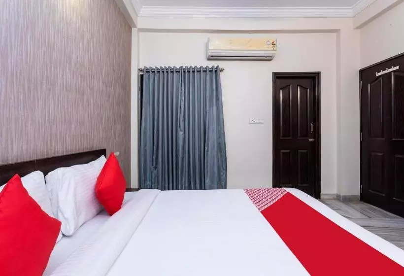 ホテル Oyo 28226  Soumya Inn