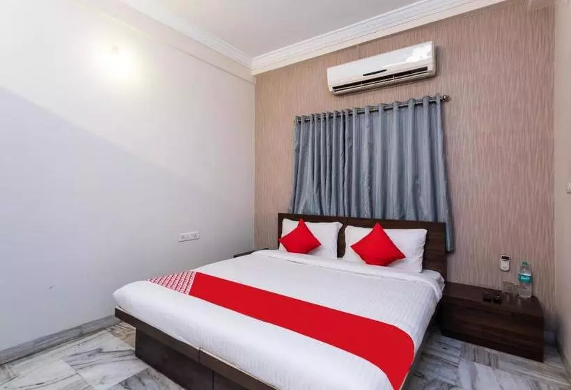 ホテル Oyo 28226  Soumya Inn