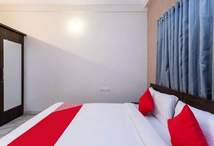 ホテル Oyo 28226  Soumya Inn