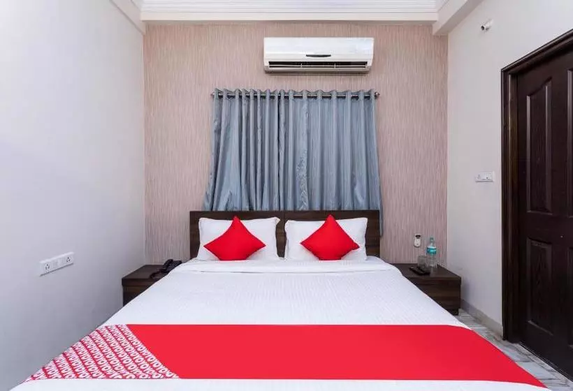ホテル Oyo 28226  Soumya Inn