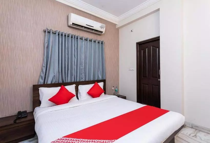ホテル Oyo 28226  Soumya Inn