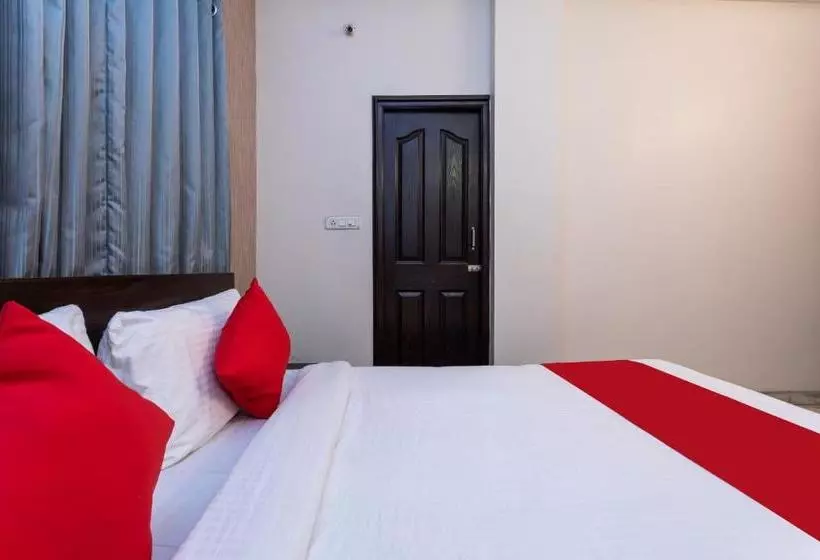 ホテル Oyo 28226  Soumya Inn