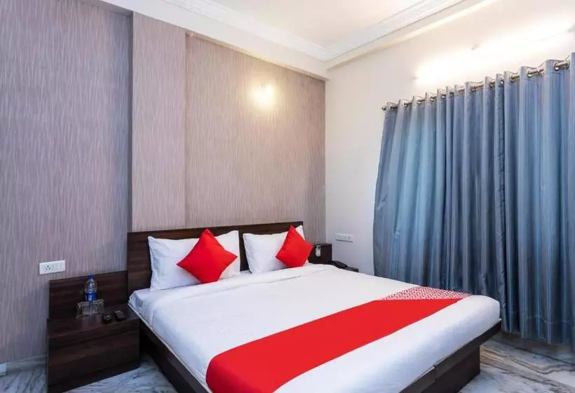 ホテル Oyo 28226  Soumya Inn