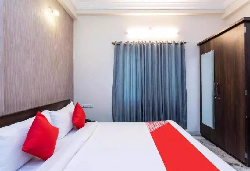 ホテル Oyo 28226  Soumya Inn