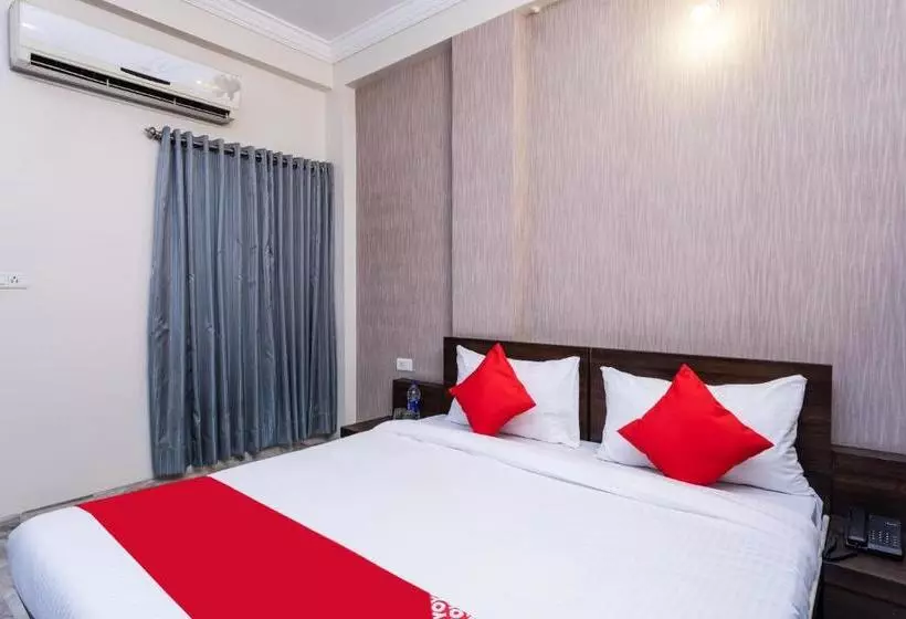 ホテル Oyo 28226  Soumya Inn