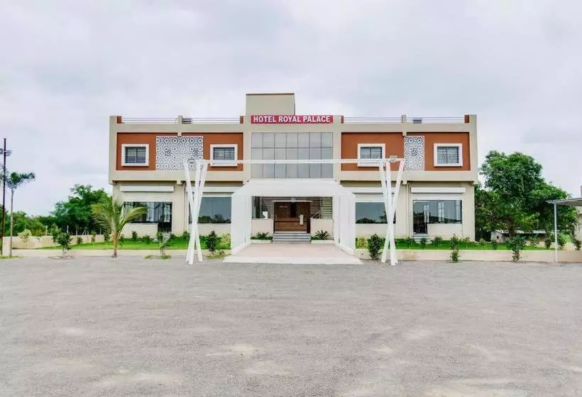Hotelli Oyo 44210  Royal Palace